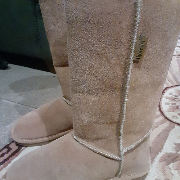 Boots - Picture 5 of 10